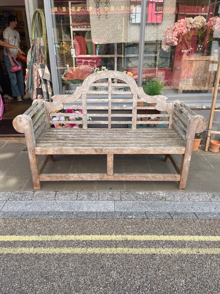 A Lutyen’s style garden bench