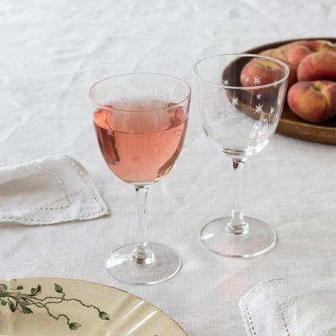 files/31429-set-of-2-etched-star-wine-glasses_lifestyle_jpg.webp