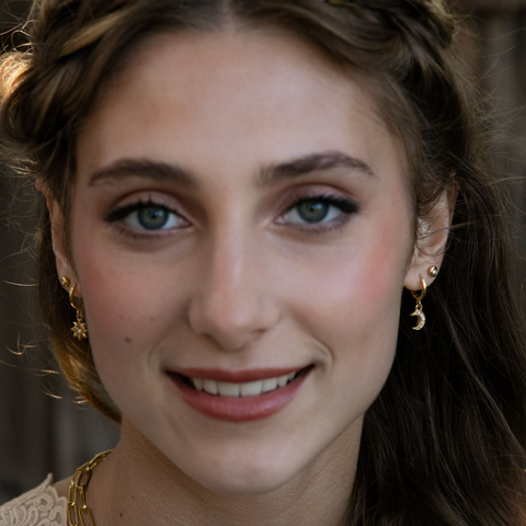 files/Amano_Studios_Juno_Huggie_Hoops_Model.png