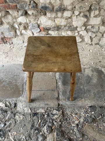 files/Antique_Elm_Milking_Stool_Top.jpg