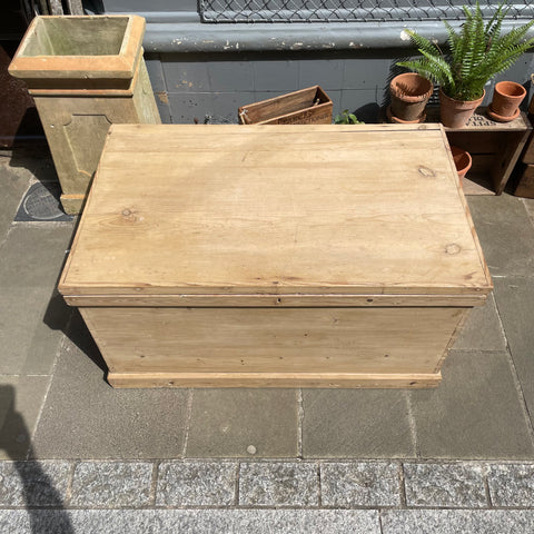files/Antique_Pine_Blanket_Box_Top_Down.jpg