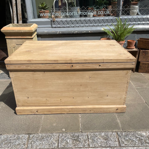 files/Antique_Pine_Blanket_Box.jpg