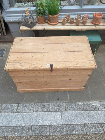 files/Antique_Pine_Panelled_Blanket_Box_Top.jpg