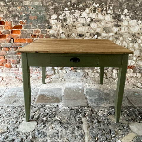 files/Antique_Pine_Square_Table.jpg