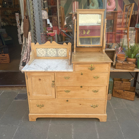 files/Antique_pine_dressing_chest.jpg