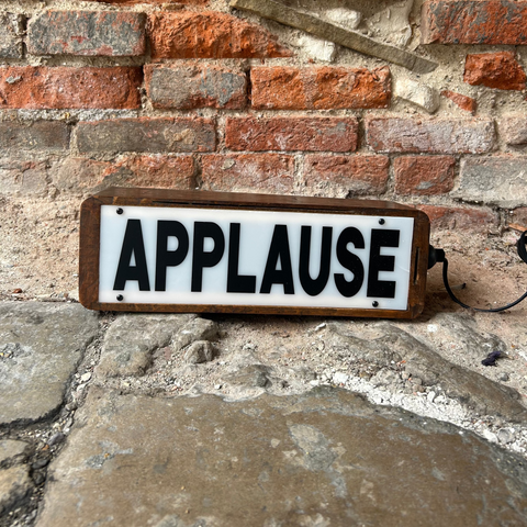 files/Applause_Lightbox_1.heic