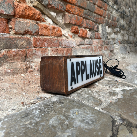 files/Applause_Lightbox_2.heic