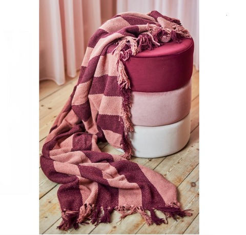 files/Bloomingville_Frello_Throw_-_Red_situe.png