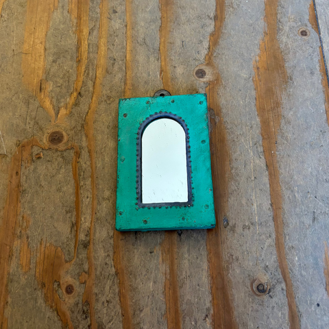 files/Blue_and_Green_Mirror.heic