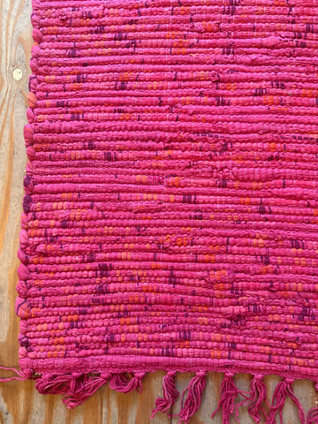 files/Chindi_Rug_Red_Pink_60_x_90cm_Close.jpg