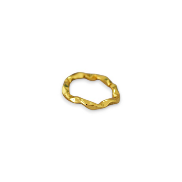 Consortium - Hammered band ring in Gold