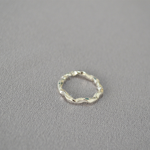 files/Consortium_-_Hammered_band_ring_in_silver..png