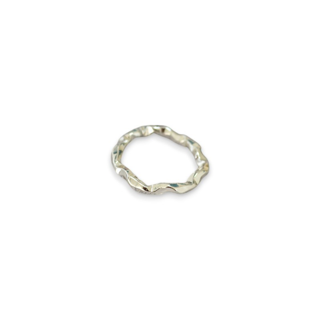 Consortium - Hammered band ring in silver
