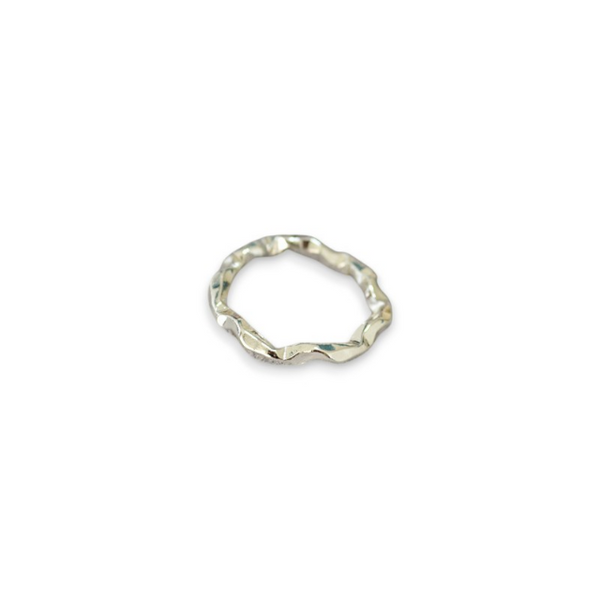 Consortium - Hammered band ring in silver