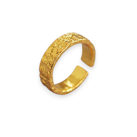 Consortium - Textured band ring in gold