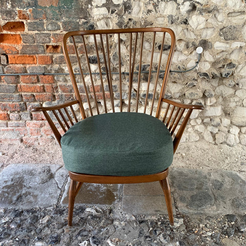 files/Ercol_Lounge_Chair_Elm_Front.heic