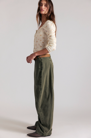 files/Free_People_Spotlight_Washed_Trousers_-_Olive_Side.png