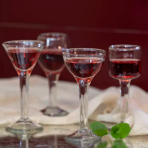 files/Grand_Illusions_Liqueur_Glasses_set_of_4_with_etched_star_design.png