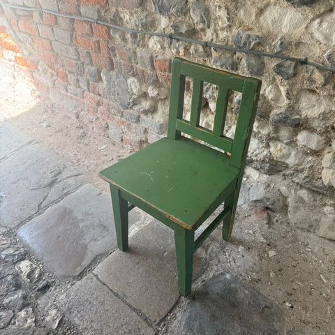 files/Green_Vintage_Child_s_Chair_2.jpg