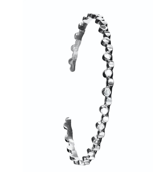 Silver bracelet with a zigzag pattern on a white background