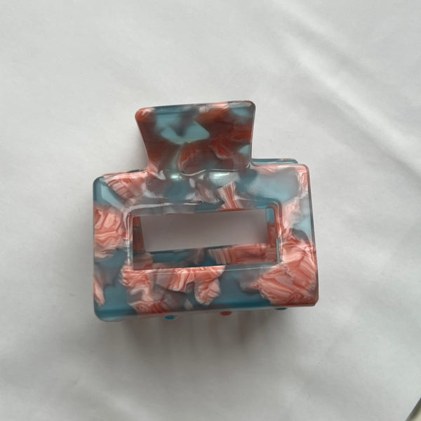 Mid Size Resin Claw Clip In Wedgewood & Pink