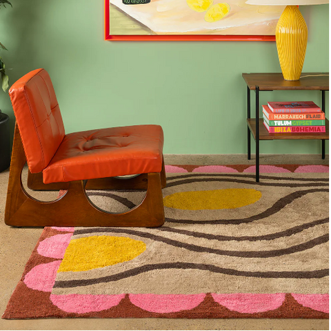 files/Ian_SnowMadeleine_Abstract_Recycled_Cotton_Rug_side_view_of_chair.png