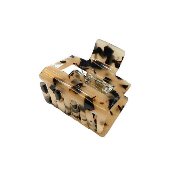 Mid Size Resin Claw Clip In Light Tortoiseshell