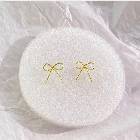 Wire Bow Earring In Gold