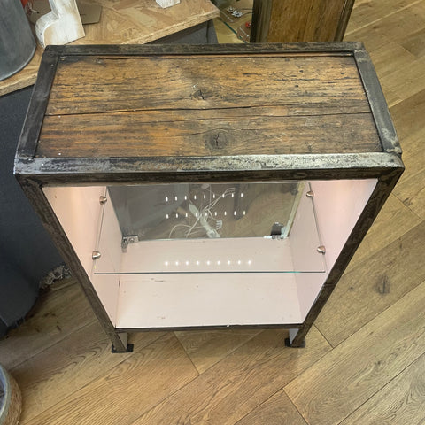 files/Industrial_Style_Display_Cabinet_Top.jpg