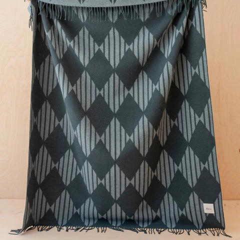files/LBLJAGNA-LambswoolBlanket_GreenStripeHarlequin-1.webp