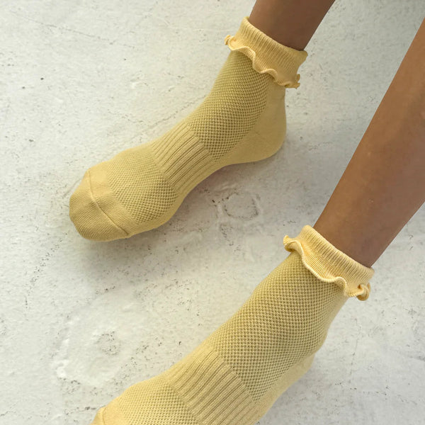 Le Bon Shoppe - Ruffled Hugger Crew Socks - Banana Cream / Red Main