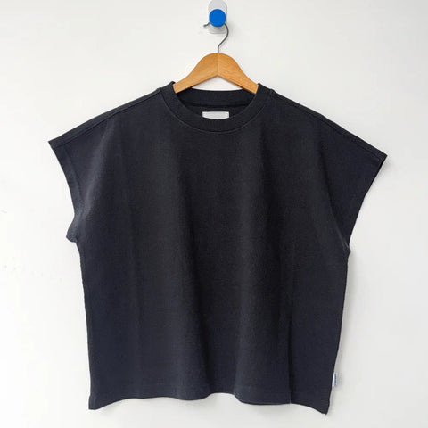 files/Le_Bon_Shoppe_Jeanne_Tee_-_Dark_Slate.webp