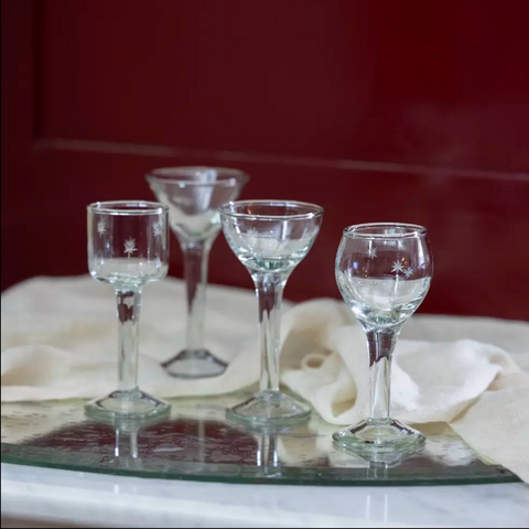 files/Liqueur_Glasses_set_of_4_with_etched_star_design.png
