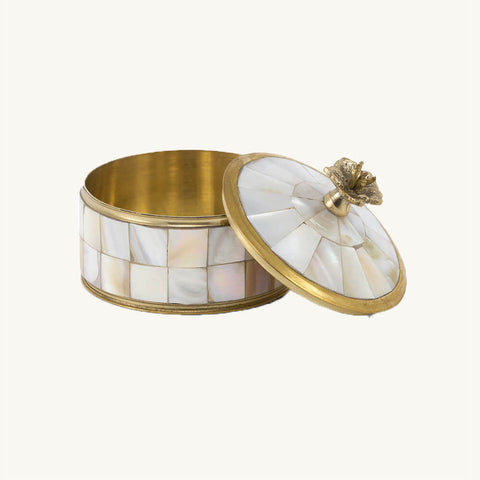 files/Maisie-Circus-Box-Pearly-Doing-Goods-1.20.21.046.020.4-detail-off-white-web-5.jpg