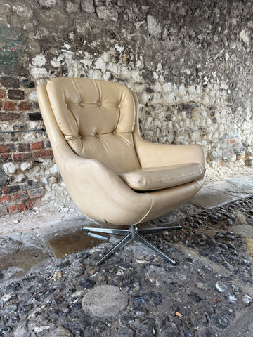 files/Mid_Century_Swivel_Chair_Side.jpg