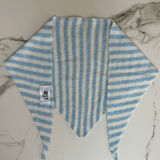 Mynte Triangle Scarf Striped - LIght blue flat