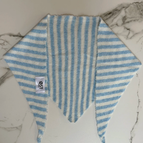 files/Mynte_Triangle_Scarf_Striped_-_LIght_blue_flat.png
