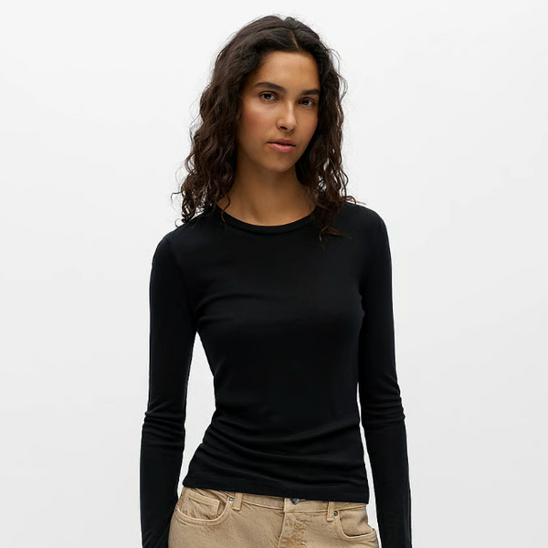 Object Alma Top - Black MODEL