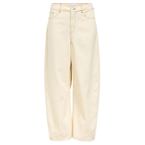 files/Object_Mio_Andrea_Cropped_Barrel_Trousers_-_Birch.png