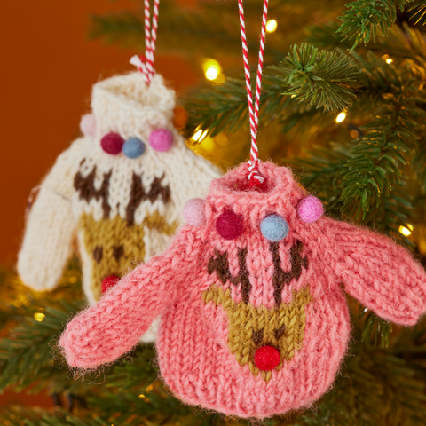 files/R1udolph_knitted_jumper_decoration.png