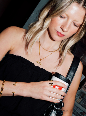 files/Rachel_Jackson_T-Bar_Necklace_-_Gold_Worn.png