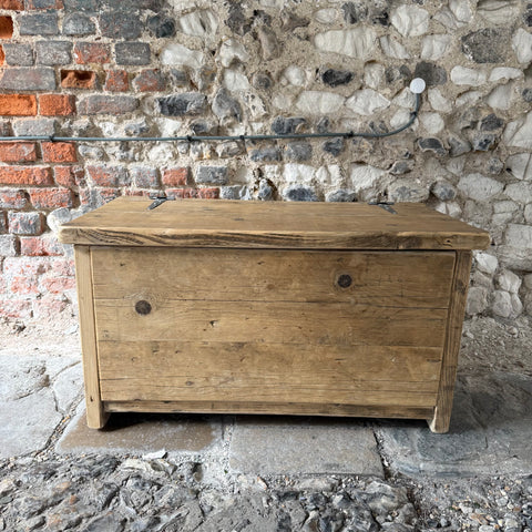 files/Reclaimed_Wooden_Blanket_Box.jpg