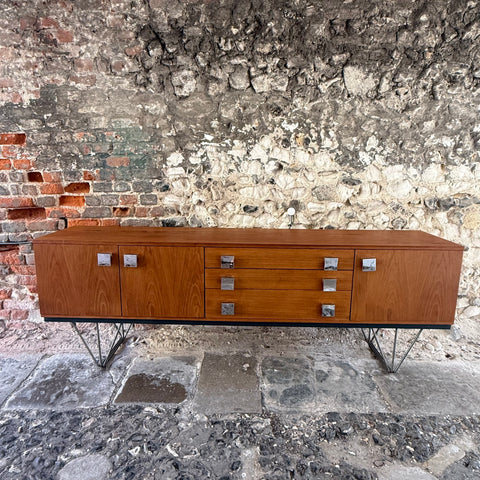 files/Retro_Teak_SideBoard.jpg
