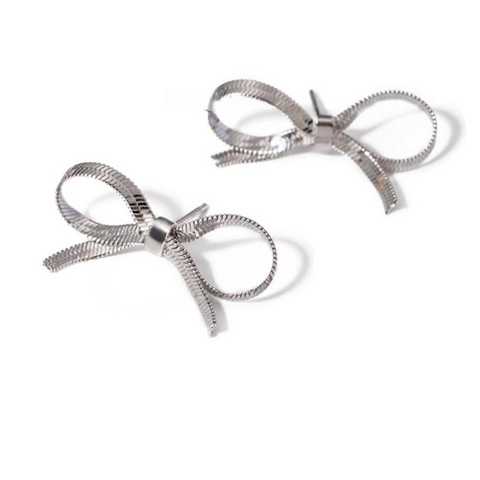 White Leaf Flat Chain Bow Earrings in Silver