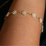 White Leaf - White Daisy Bracelet In White & Gold