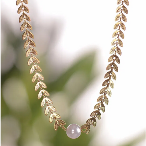 Hot Tomato Fresh Water Pearl Laurel Necklace - Gold