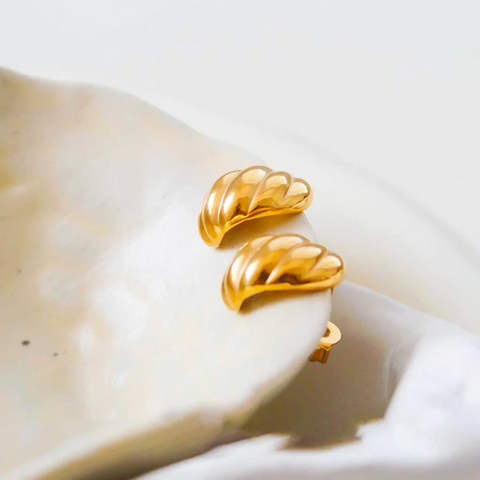 Consortium Twisted Curve Earring - Gold