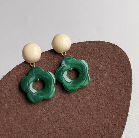 Resin Flower Drop Earring - Green & Cream