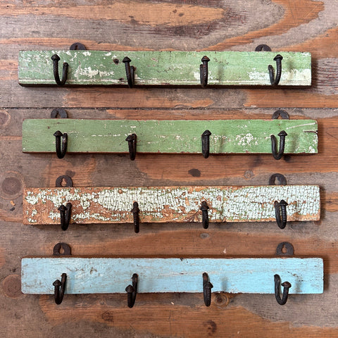 files/Set_of_4_Thin_Vintage_Hooks.jpg