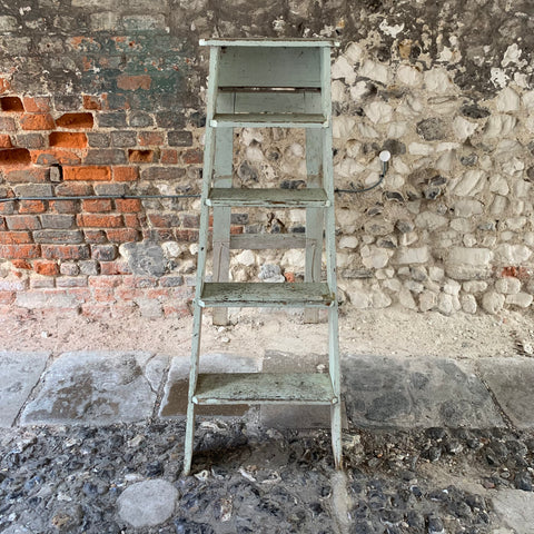 files/Small_Vintage_Step_Ladder_Front.heic